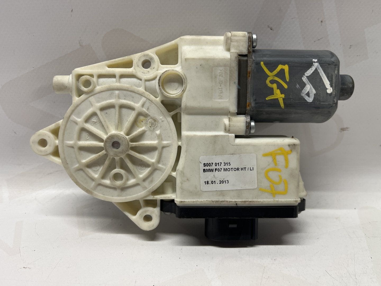 Motor raammechanisme links achter BMW F07 0130822522, -, Utilisé, -, Enlèvement ou Envoi