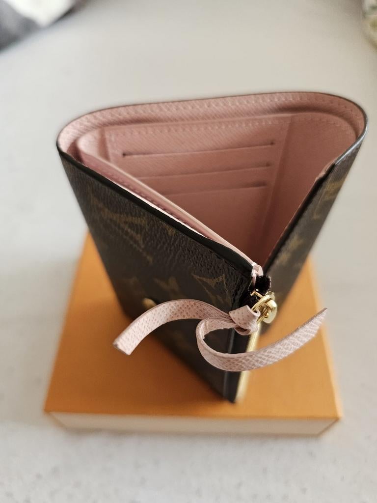 Kleine elegante portefeuille Louis Vuitton, Bijoux, Sacs & Beauté, Porte-monnaie & Portefeuilles, Enlèvement
