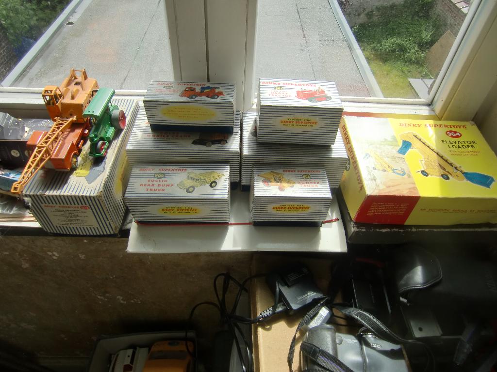 lot dinky toys (2), Enlèvement, Comme neuf, Bus ou Camion, Dinky Toys