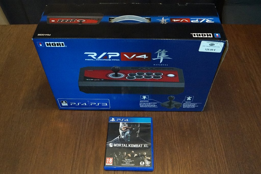 PS4 — HORI Real Arcade Pro V4 Hayabusa + Mortal Kombat XL, Vechten, 1 speler, Ophalen of Verzenden, Zo goed als nieuw