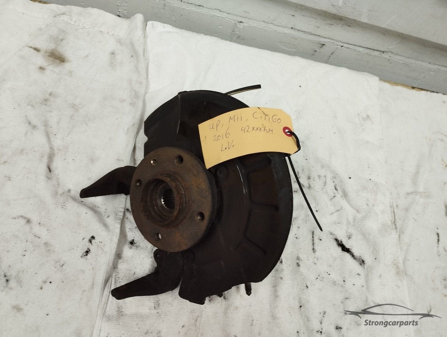 Fusee stuk links met wiellager en wielnaaf VW up! 1S0407255C, Autos : Pièces & Accessoires, Suspension & Châssis, -, Utilisé, Seat