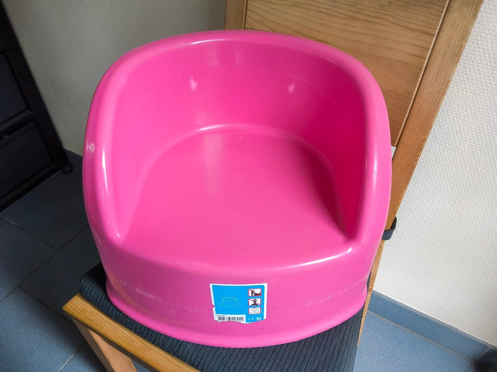 Praktisch donkerroze stabiel kinderstoeltje €5, Enfants & Bébés, Enlèvement, Utilisé, Découverte