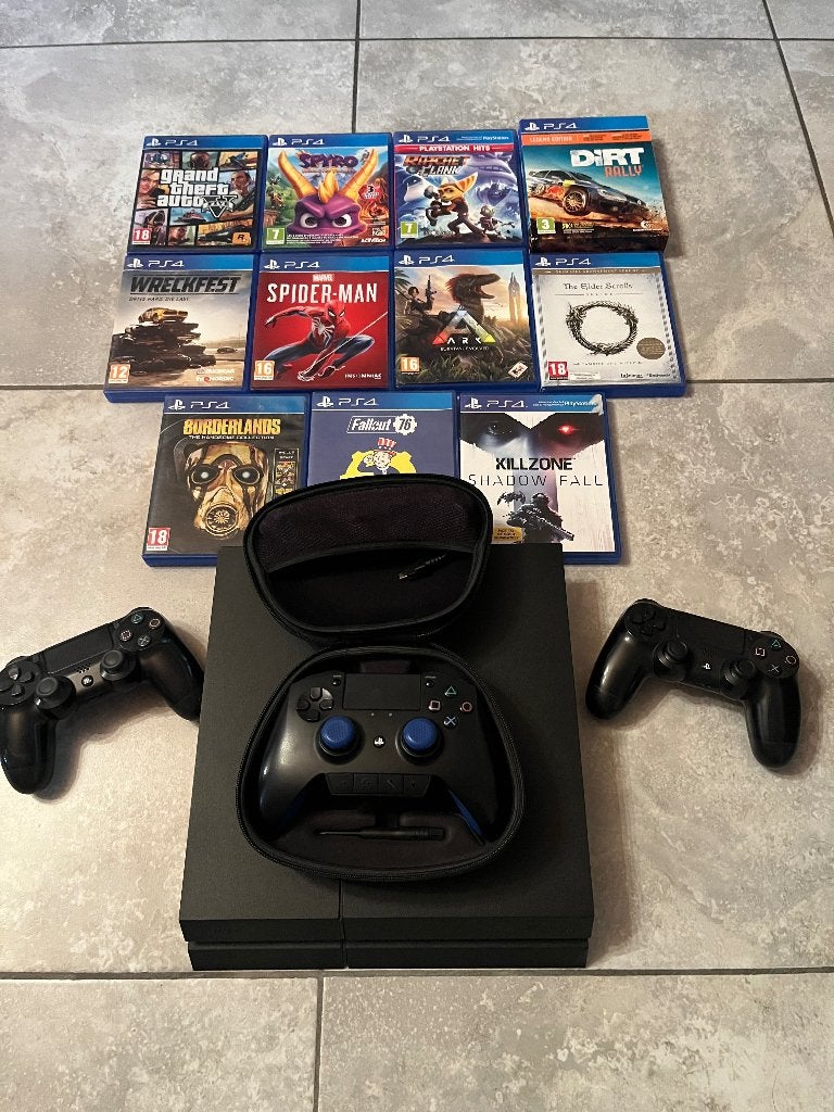 Ps4 met 3 controllers en 11 games, Ophalen of Verzenden, 1 TB, Met 3 controllers of meer, Gebruikt
