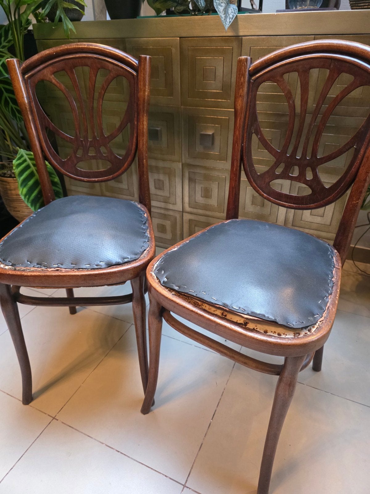 deux chaises de salle à manger vintage en bois de style Thon, Antiquités & Art, Enlèvement
