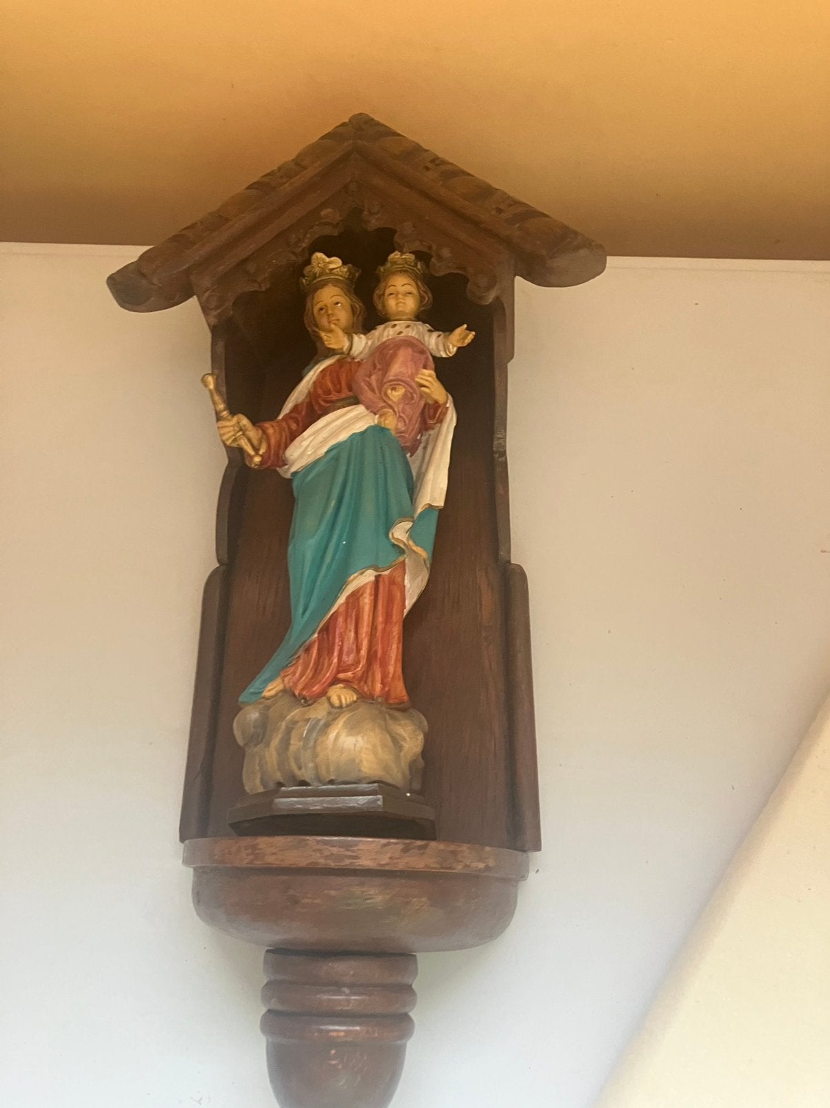Heiligen beeld met houten altaar, Antiek en Kunst, Ophalen