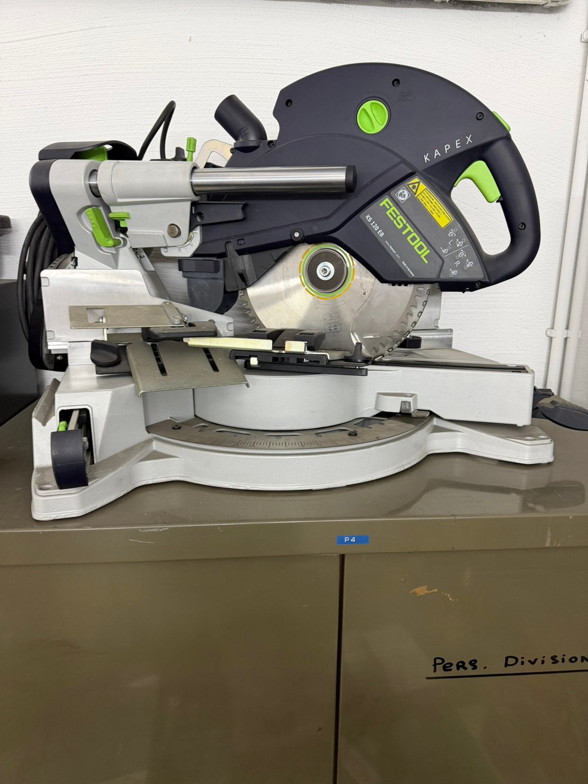 Festool KS 120 EB nouvelle jamais utilisé, Enlèvement, Neuf, Scie à onglet