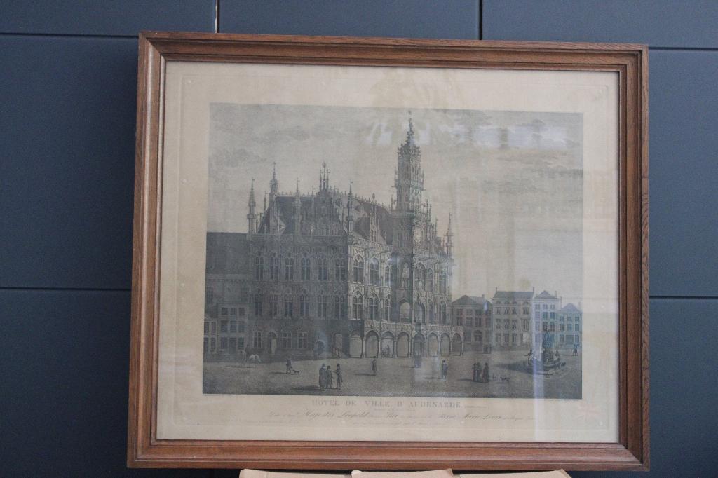 Gravure Stadhuis Oudenaarde door De Noter en Hunin Mechelen, Antiek en Kunst, Kunst | Etsen en Gravures, Gravure, Ingelijst, Met tekst