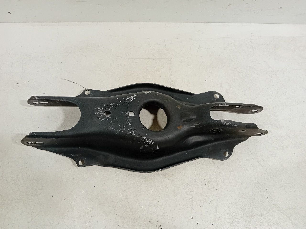 Draagarm links achter Mercedes-Benz C-Klasse, Onderdelen@venauto.nl, Van der Ven Autorecycling B.V., Gebruikt, Ettenseweg 76, 4706 PB Roosendaal, The Netherlands