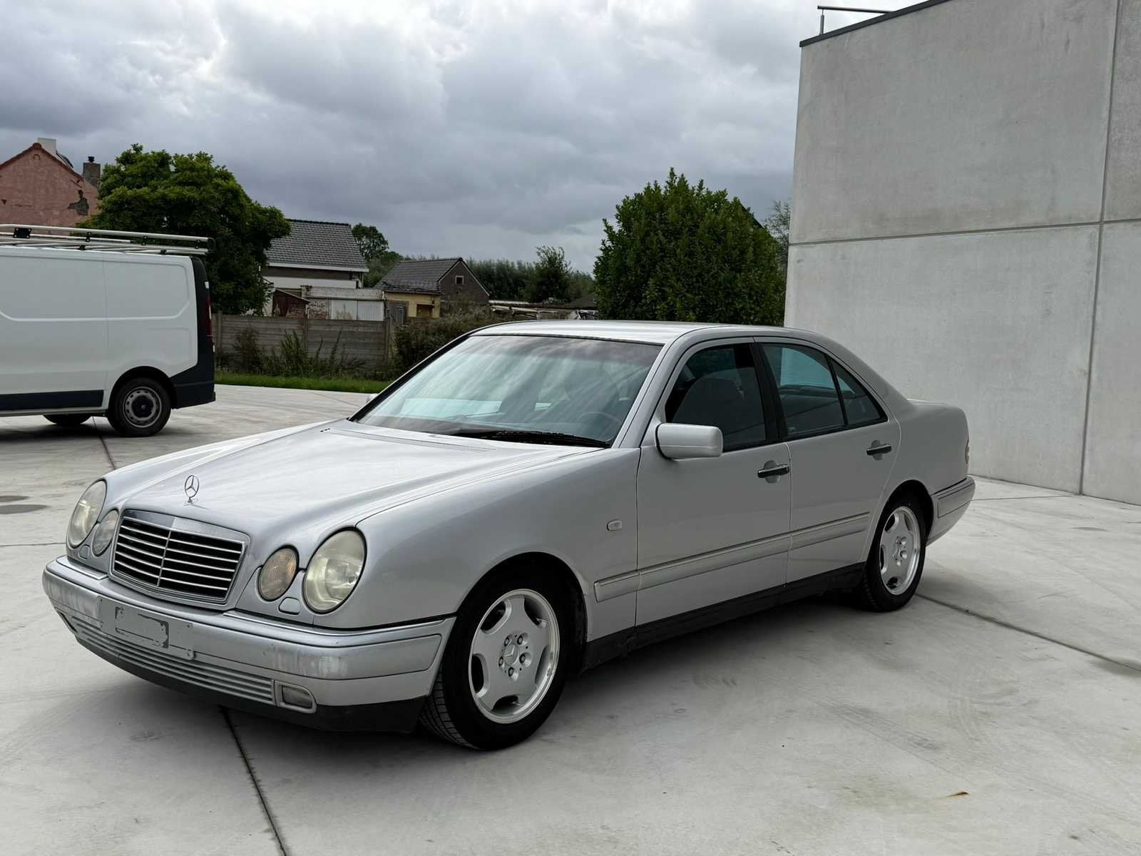 1999 Mercedes-Benz E250 turbo diesel avantgarde Personenauto, Auto's, Mercedes-Benz, Gebruikt, Bedrijf, Diesel, Overige carrosserie