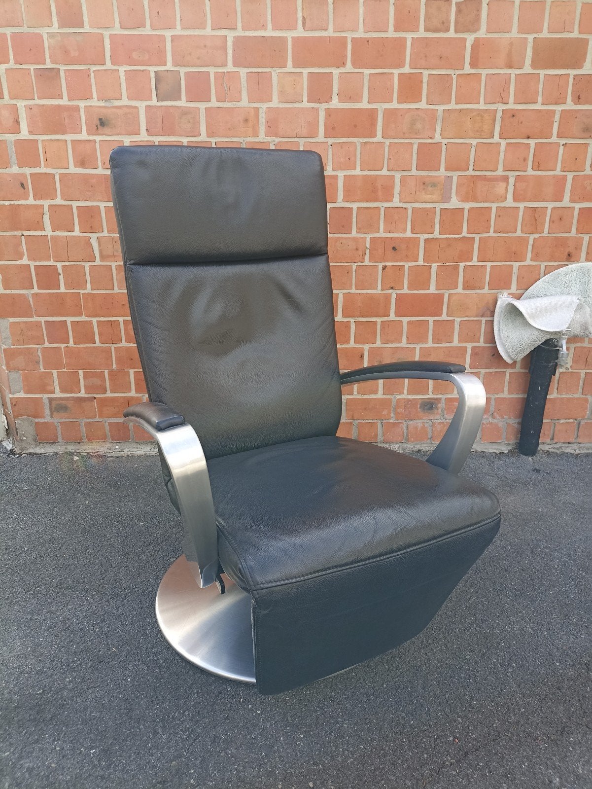 Leder relax zetel, Ophalen