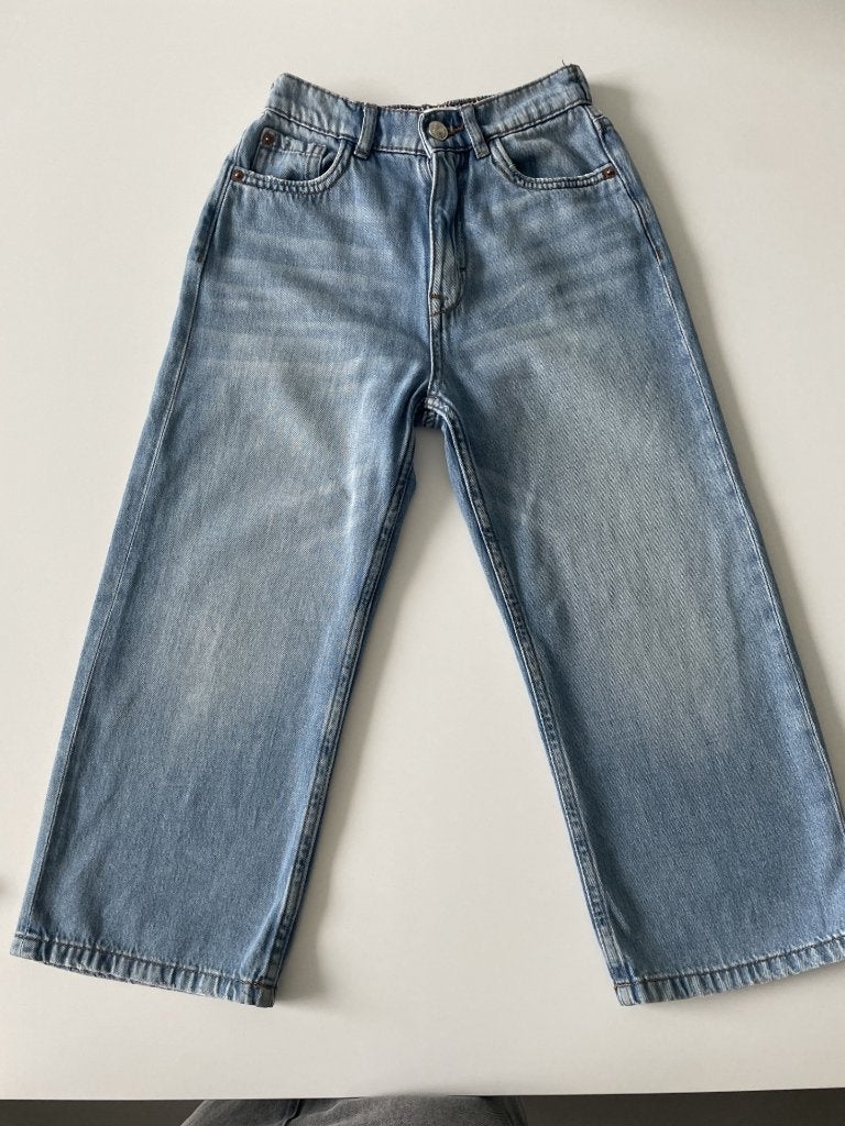 Jean bleu clair taille 128 de ZARA, Enfants & Bébés, Vêtements enfant | Taille 128, Pantalon, Enlèvement ou Envoi, Comme neuf