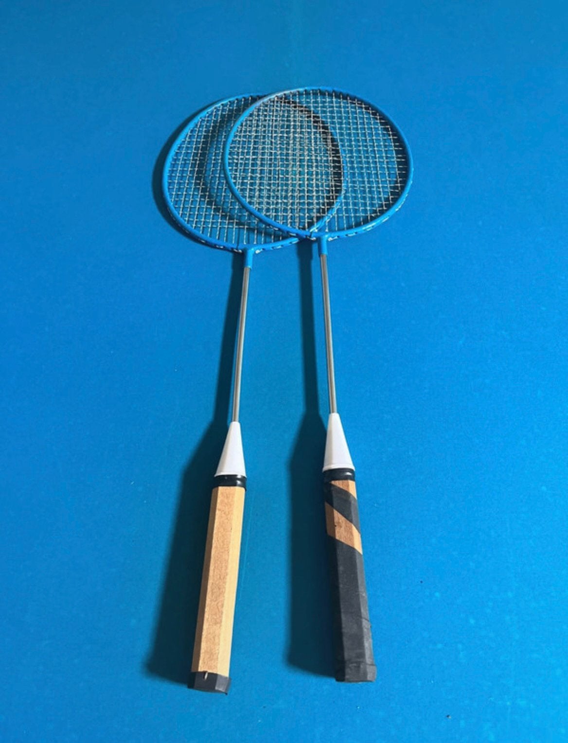 2 raquettes de badminton pour amusement, Sports & Fitness, Badminton, Enlèvement, Comme neuf, Raquette(s)