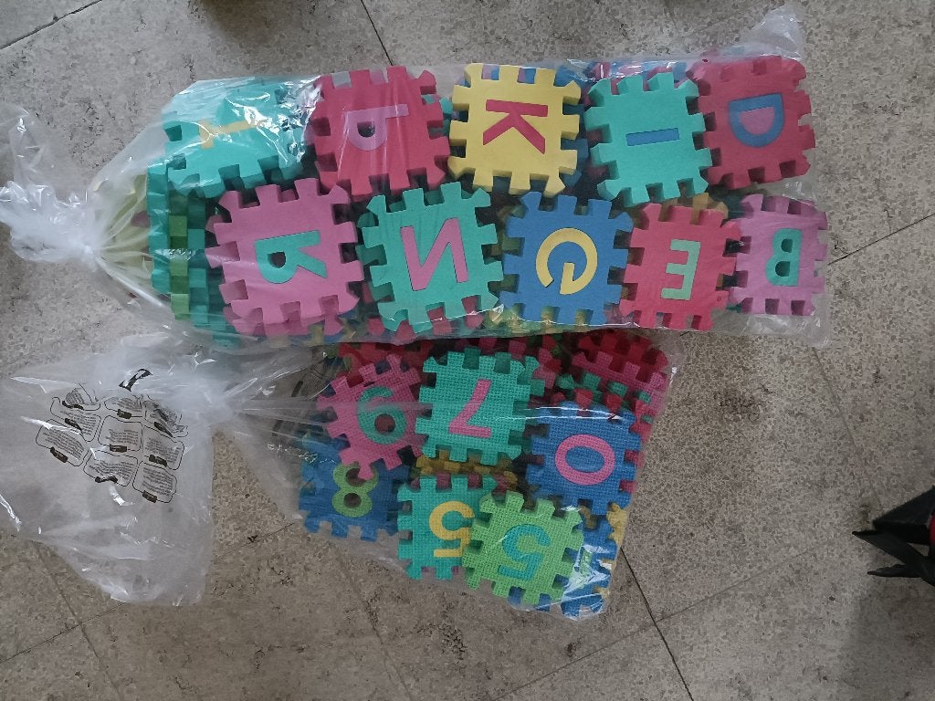 Kleurrijke letter- en cijfertegels / puzzelmat, Ophalen, Gebruikt