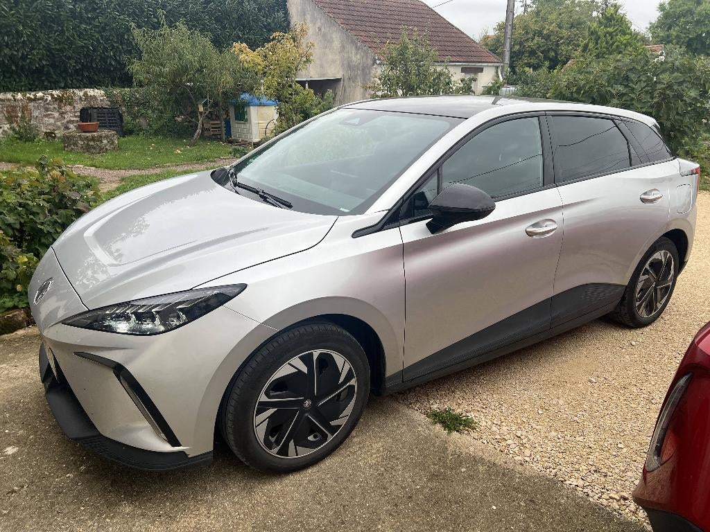MG4 luxury - 64kwh - 435km - 60000km, Autos, MG, Argent ou Gris, Achat, 5 portes, Berline