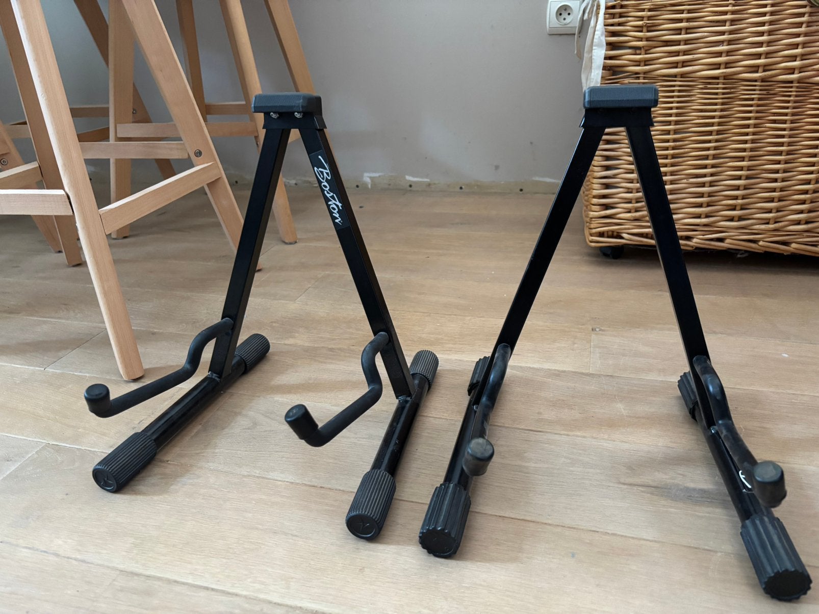 2 standards de Boston pour violoncelle, Musique & Instruments, Pieds, Enlèvement ou Envoi, Comme neuf, Pied pour instrument, Violoncelle