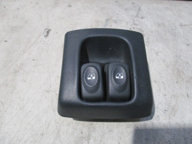 RAAMSCHAKELAAR Renault Megane (EA) (01-1996/09-2003), Gebruikt, Renault, Peter-Huppertz-Straße 5
51063  Köln, DE, Dialog.deutschland@renault.de