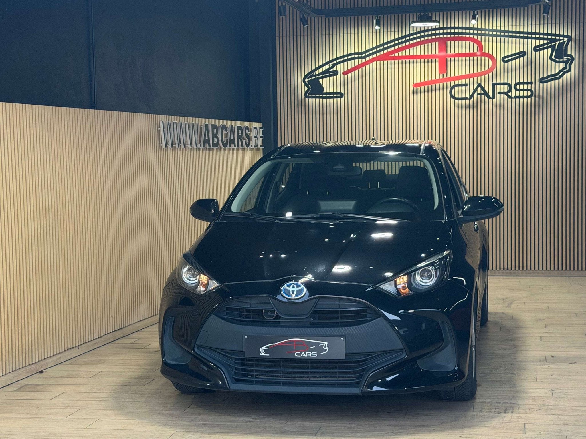 Toyota Yaris HYBRID * ESSENCE 1.5I * BOITE AUTO * GARANTIE 1, Auto's, Toyota, Automaat, Stof, Gebruikt, Zwart