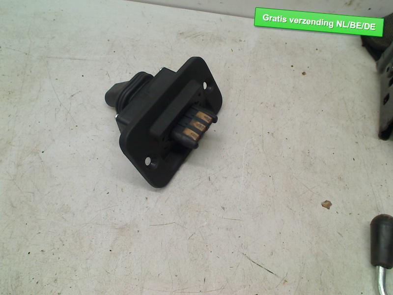 COMMUTATEUR Caddy Combi III (2KB,2KJ) (2K0907438), Utilisé, De Bloemendaal 21 21
5221 EB  'S HERTOGENBOSCH, NL, Info@123Parts.nl