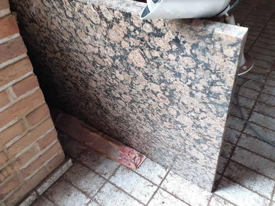 PLUSIEURS GRANDES PLAQUES DE MARBRE / GRANIT, Enlèvement, Comme neuf, Autres matériaux