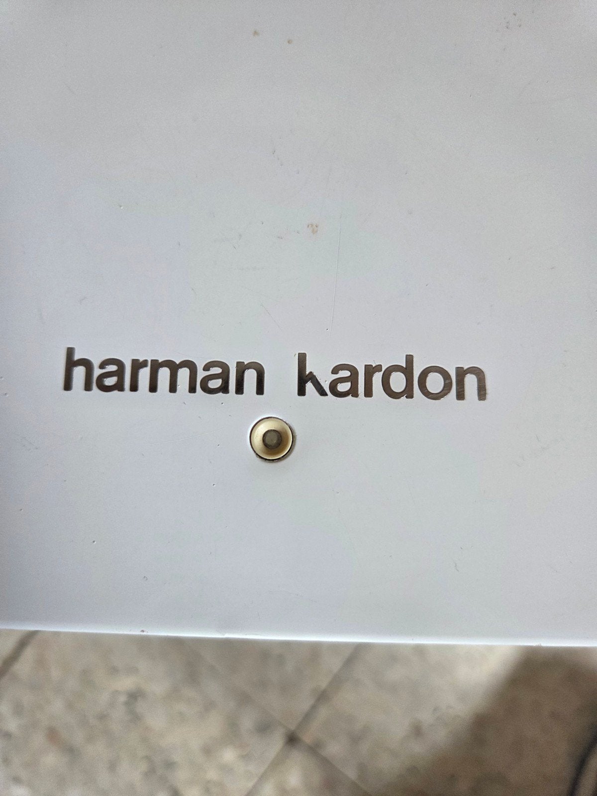 Tekoop harmankardon, Enlèvement