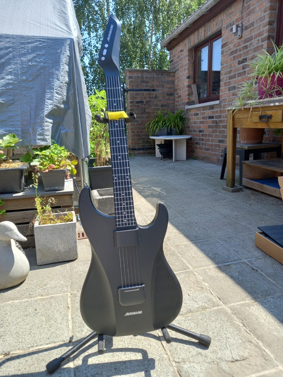 Guitare électronique Aeroband, Musique & Instruments, Instruments à corde | Guitares | Électriques