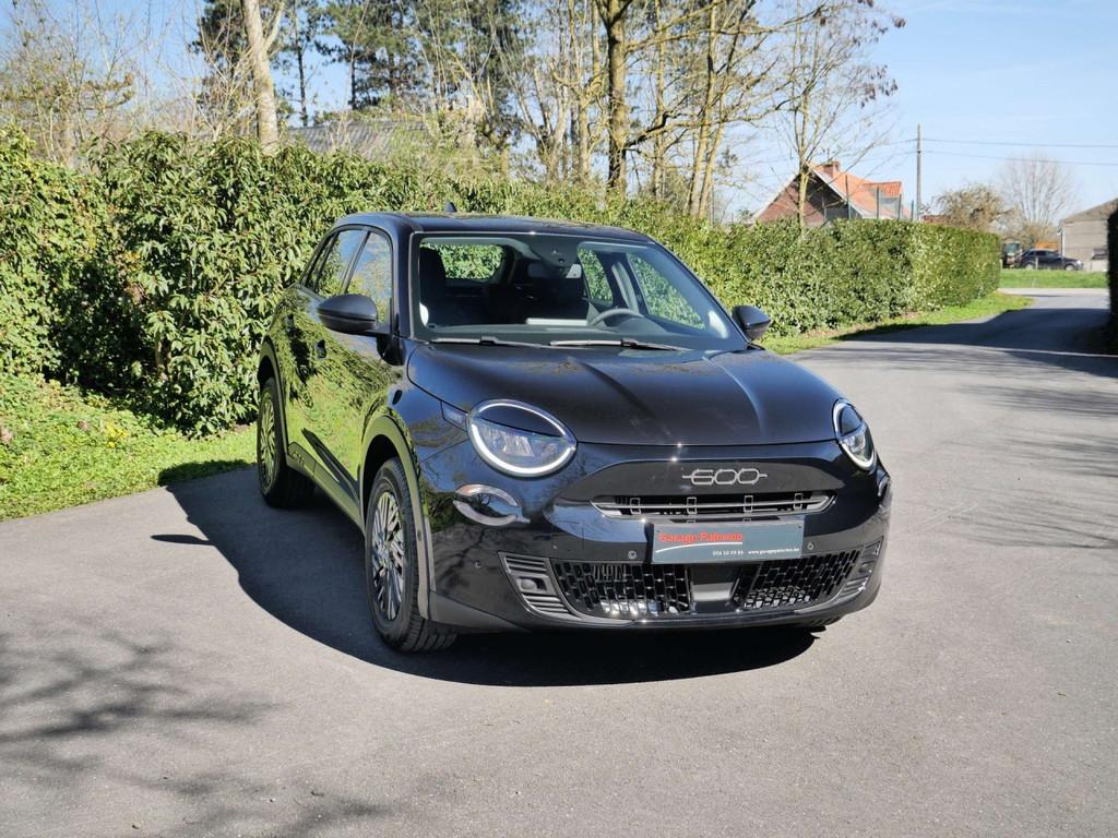 Fiat 600 HYBRID 100 PK, GARANTIE TOT 48STE MAAND (bj 2025), Auto's, Stof, Gebruikt, 1199 cc, 109 g/km