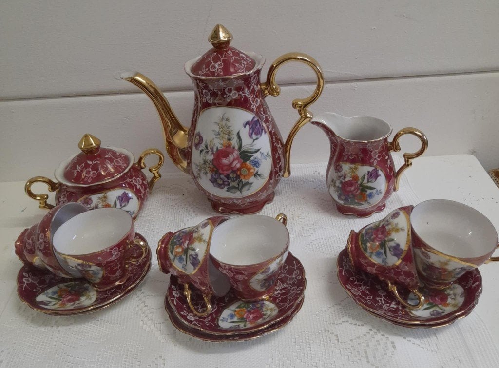 Mokka servies vervaardigd in fijn porselein., Ophalen of Verzenden