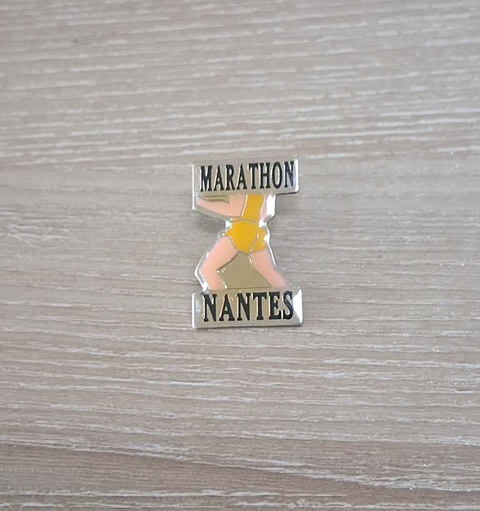PIN - MARATHON - NANTES - COURIR - LOPEN, Verzenden, Gebruikt, Sport, Speldje of Pin