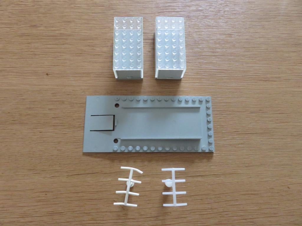 2 Lego Garages + 2 Lego Antennes + 1 Plaat, Ophalen of Verzenden, Gebruikt, Losse stenen, Lego
