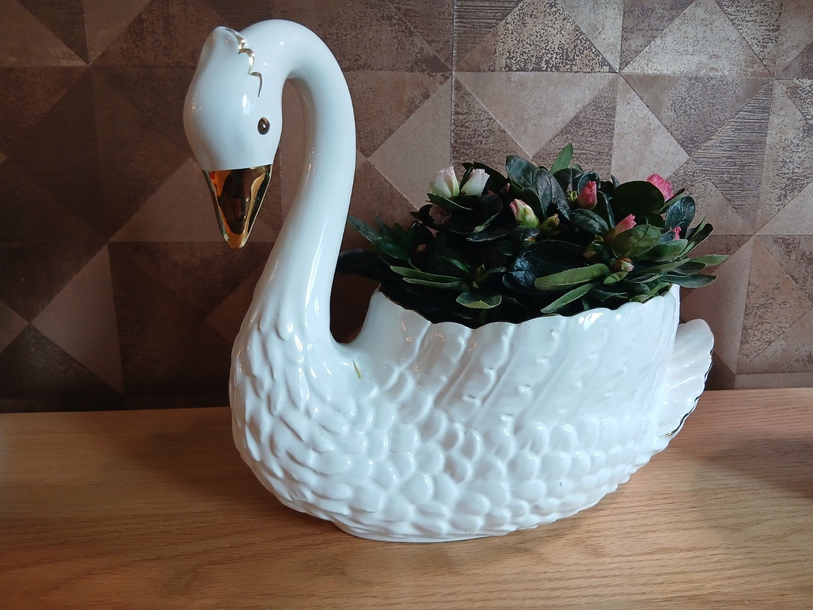 Vintage Italiaanse porseleinen zwaan bloempot – Made in Ital, Ophalen