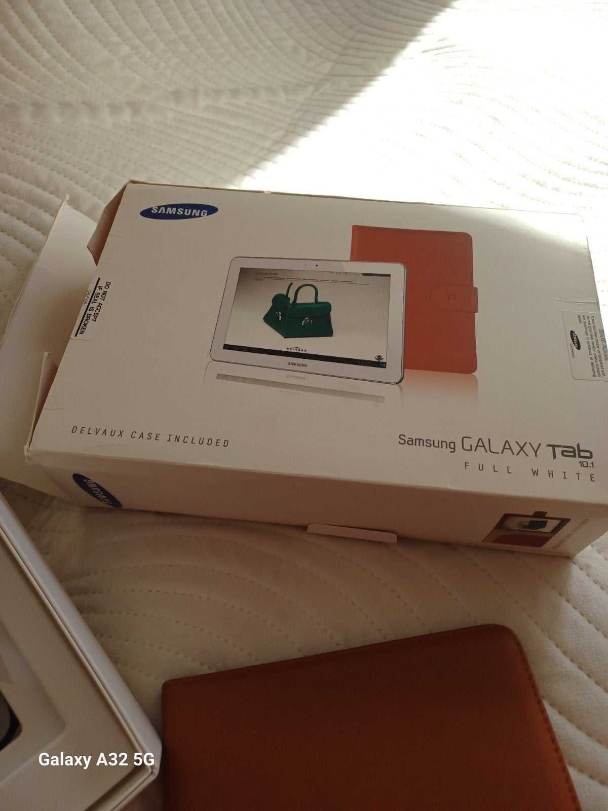DELVAUX Samsung tablet en tawny hoesje met logo, Handtassen en Accessoires, Verzenden