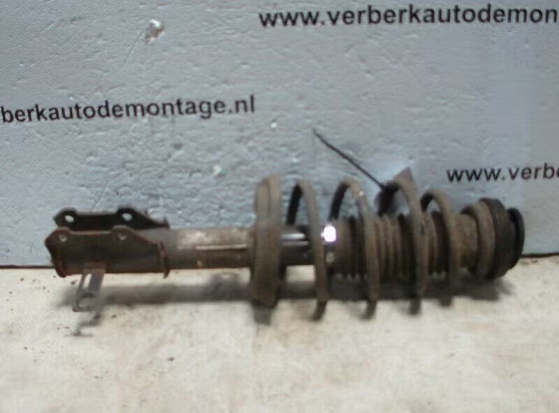 VEERPOOT RECHTS VOOR Opel Astra J (PC6 / PD6 / PE6 / PF6), Bahnhofsplatz 65423 Rüsselsheim am Main, DE, Enlèvement ou Envoi, Opel