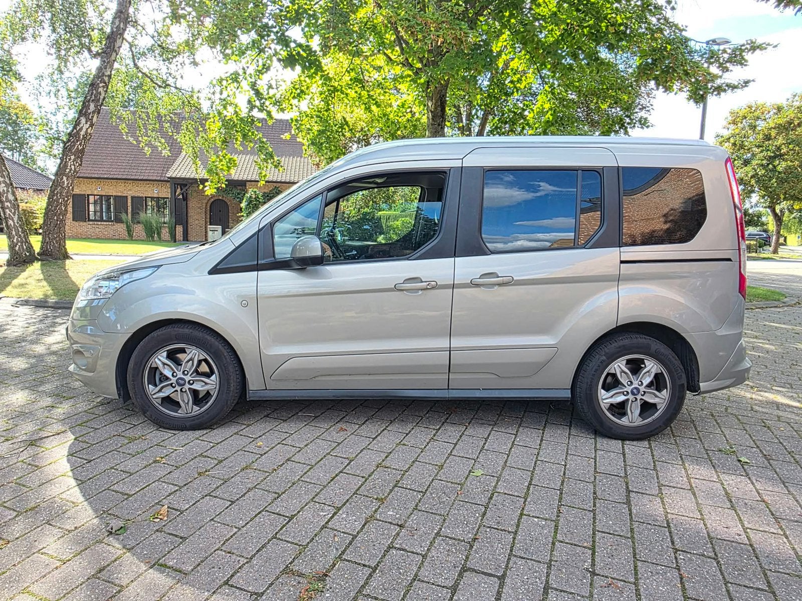Ford connect 1.0 benzine 131000 km 08/2016, Auto's, Ford, Monovolume, Euro 6, 4 cilinders, 5 deurs