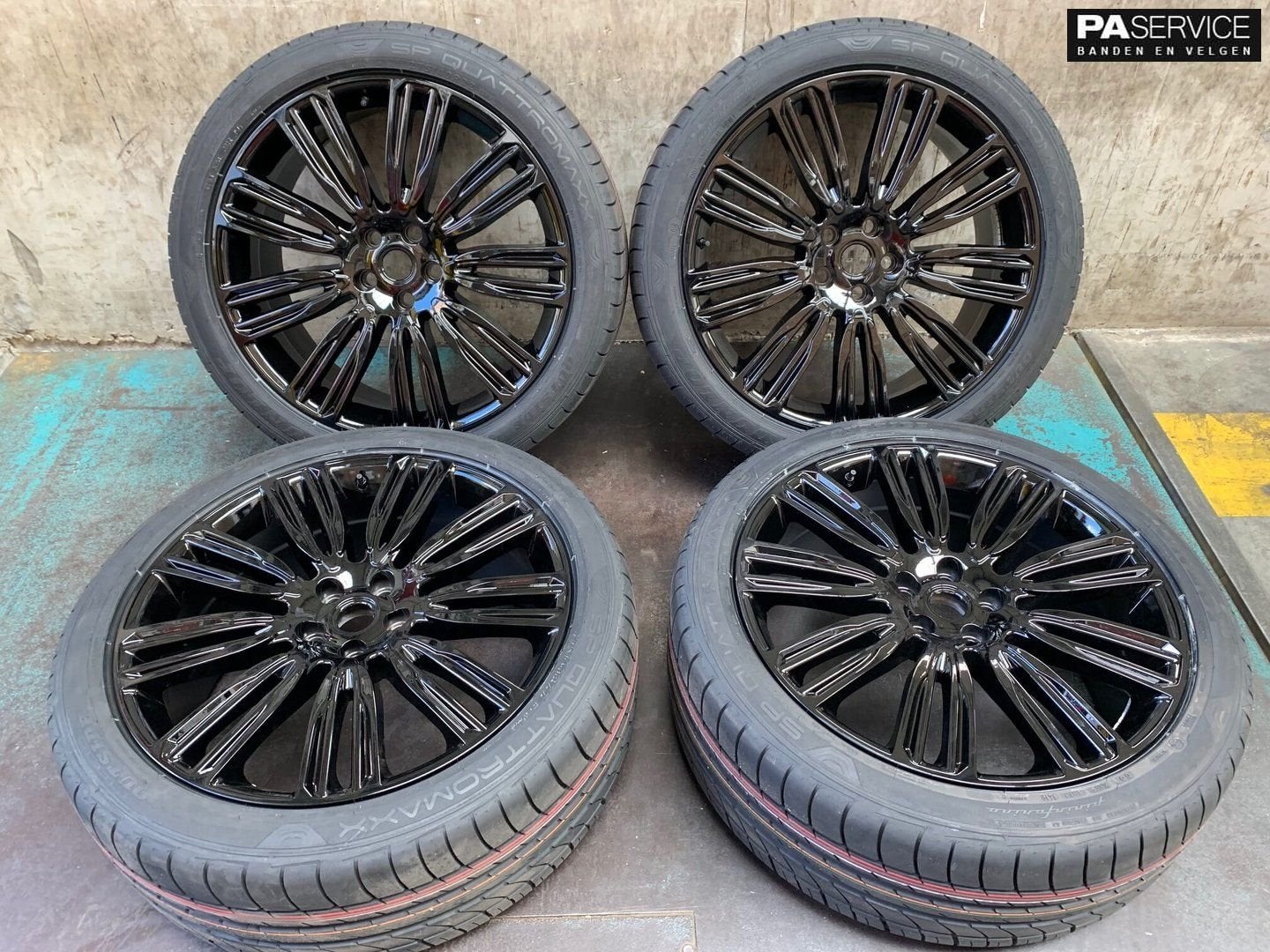Nieuw 22 inch Range Rover MY2020 Gloss black set inc Hankook, Neuf, Pneus et Jantes, -, Autres dimensions