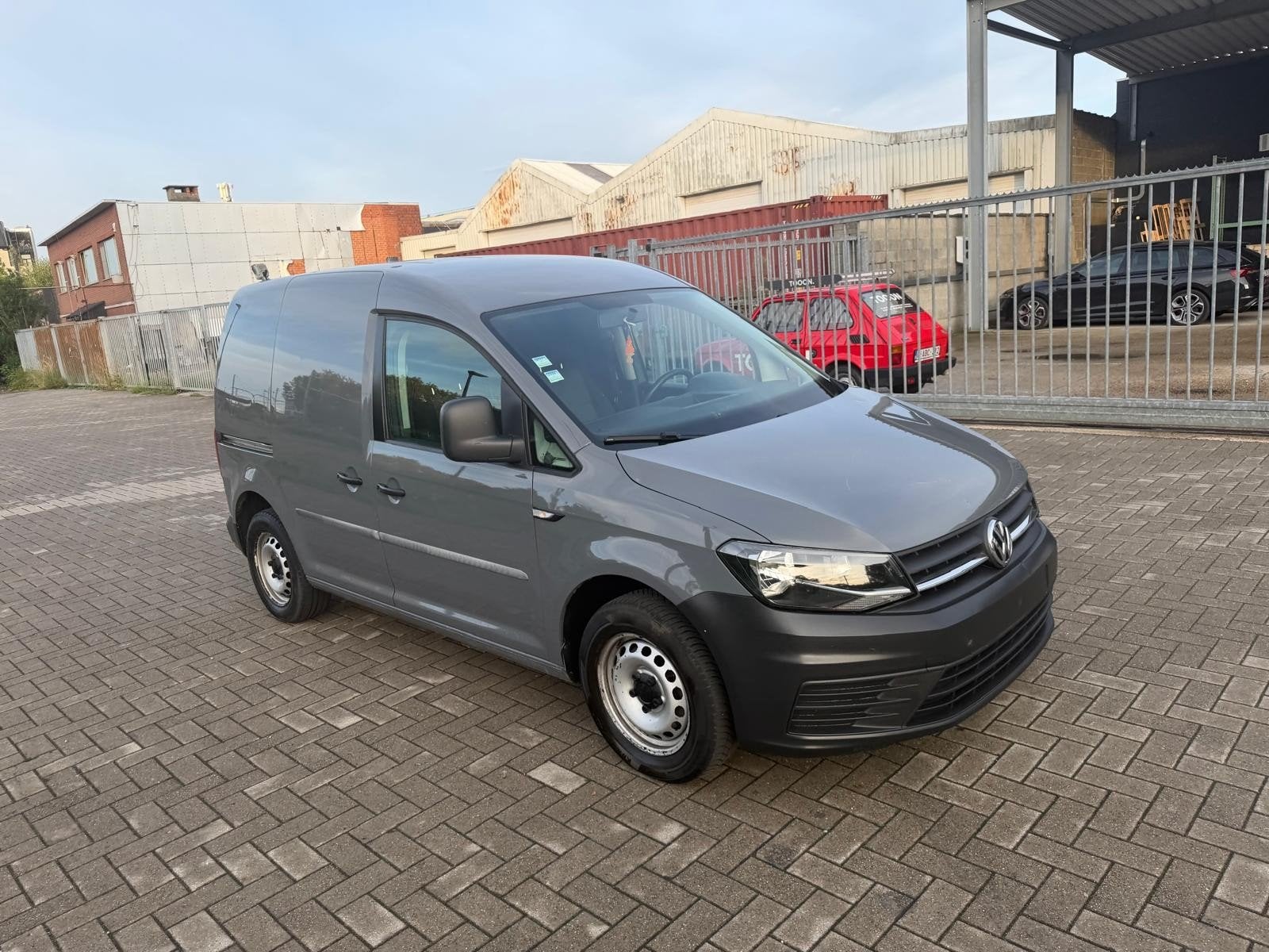 VOLKSWAGEN CADDY 2.0 TDI 2018 154000 KM INSPECTION DE LA CLI, Autos, Camionnettes & Utilitaires, Argent ou Gris, Achat, Euro 6