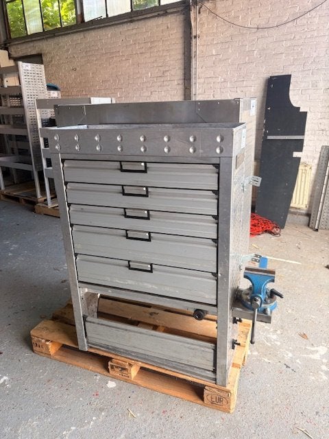 Aluca (2605) L100 B38 H115 €599, Ophalen, Zo goed als nieuw