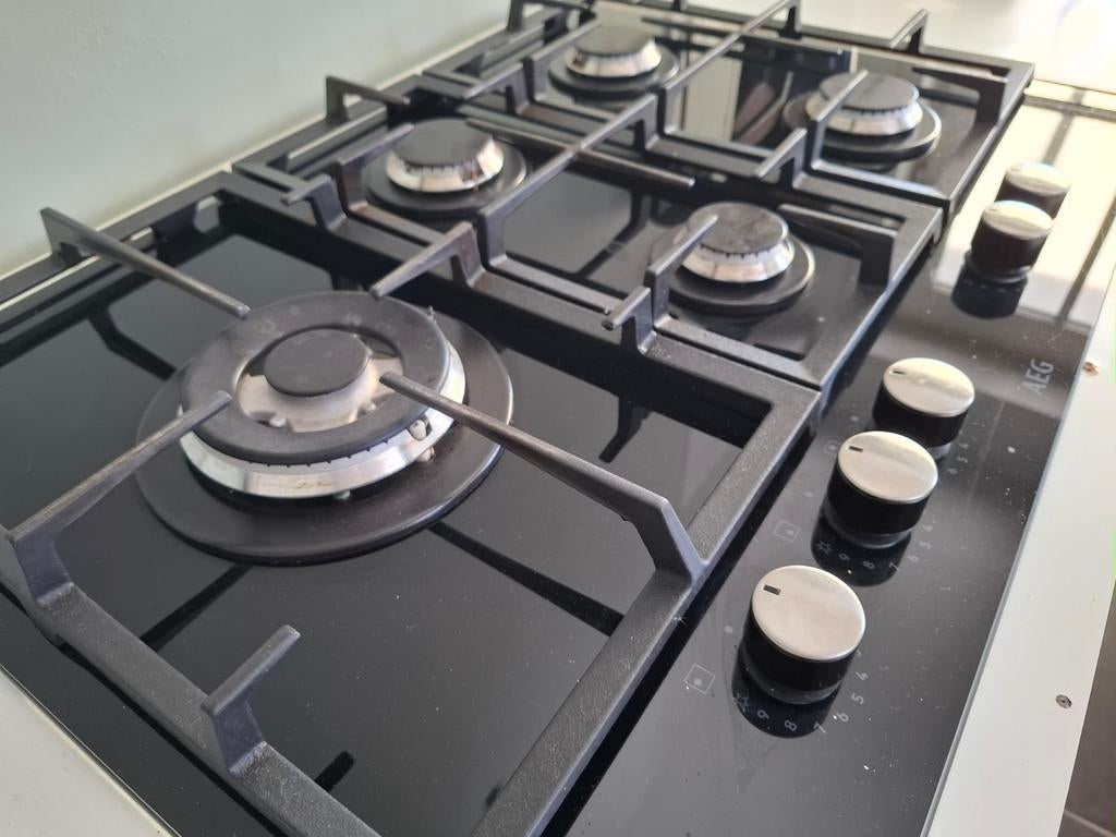Gaskookplaat AEG 5 kookzones 1wokbrander inbouw nis 56x48, Ophalen, Inbouw