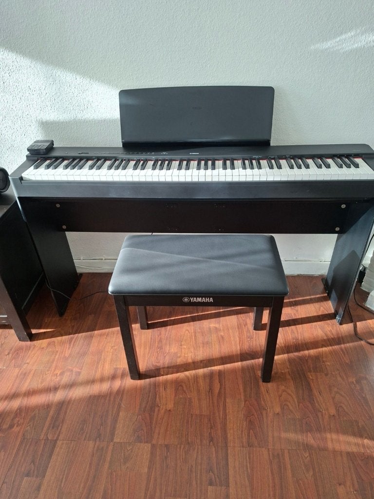 Yamaha P-225B Digitale Piano + Standaard, Muziek en Instrumenten, Keyboards, Ophalen, 88 toetsen, Yamaha, Zo goed als nieuw