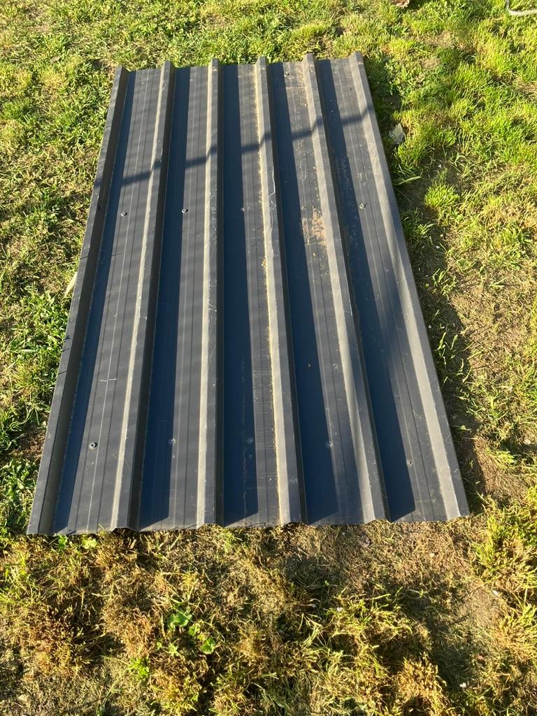 Ijzeren golfplaten 7 stuks te koop, Doe-het-zelf en Bouw, Zwart, Ophalen of Verzenden, Zo goed als nieuw, Minder dan 5 m²