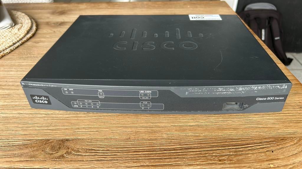 Cisco 881 4-poorten switch, Computers en Software, Netwerk switches, Ophalen, Gebruikt