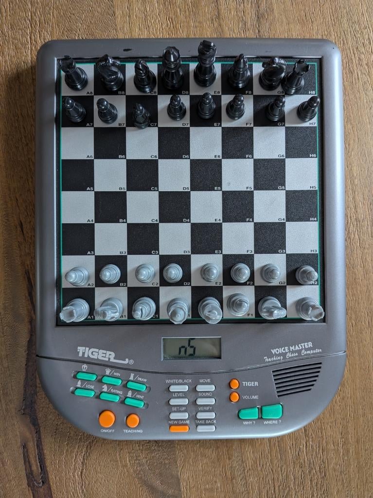 Schaakcomputer Tiger Chess Voice Master (1998), Een of twee spelers, Ophalen, Gebruikt