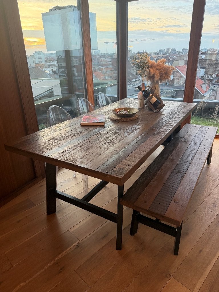 Grande table de salle à manger en pin massif + banc – Home24, Maison & Meubles, 150 à 200 cm, Cinq personnes ou plus, Industriel - bois et metal