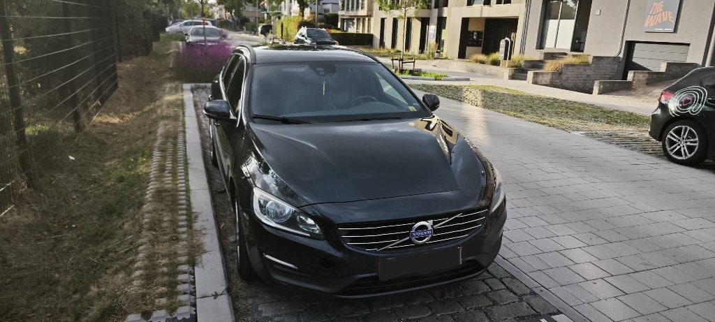 Volvo v60 D4 2015 gekeurd en toegang tot LEZ, Auto's, https://public.car-pass.be/verify/7945-7140-7192, 1750 kg, 4 cilinders, Zwart