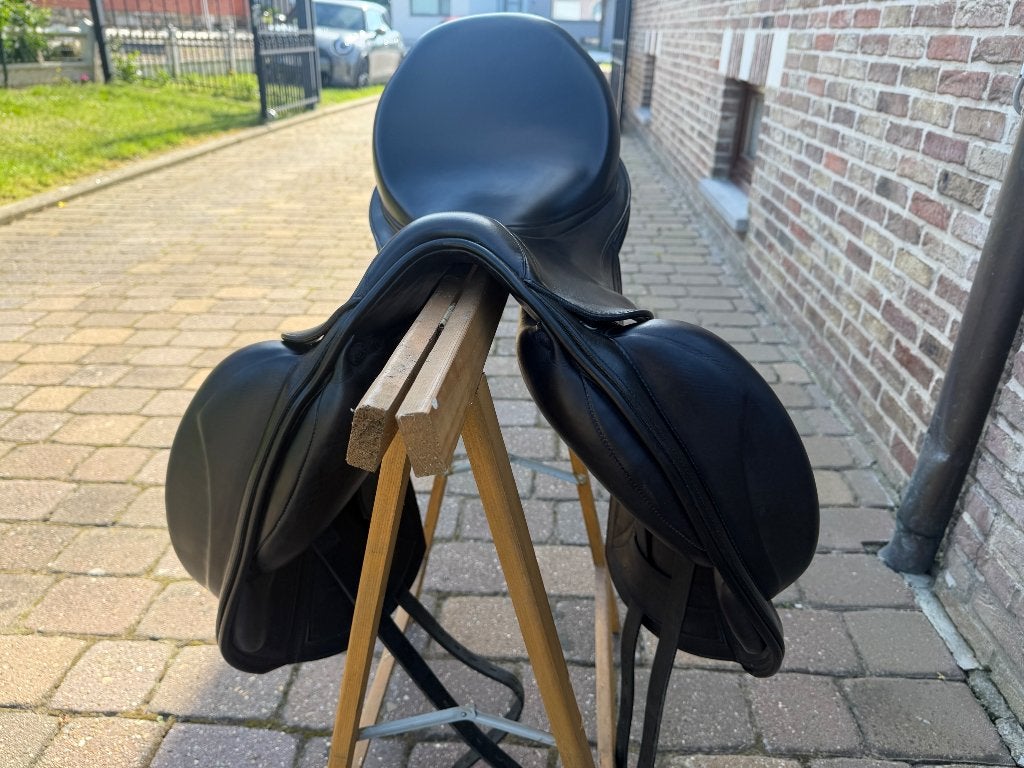Erreplus zadel, Animaux & Accessoires, Chevaux & Poneys | Selles, Comme neuf, Dressage, Erreplus, M (17 pouces), Enlèvement