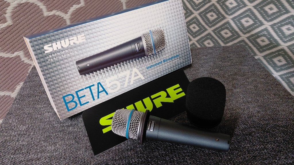 MICRO SHURE BETA 57 A + Bonnette Magnétic, Musique & Instruments, Enlèvement ou Envoi, Comme neuf, Micro studio