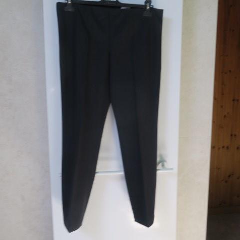 Broek zwart wol Brunello Cucinelli mt 42 (it 46), Brunello Cucinelli, Zwart, Maat 42/44 (L), Ophalen of Verzenden