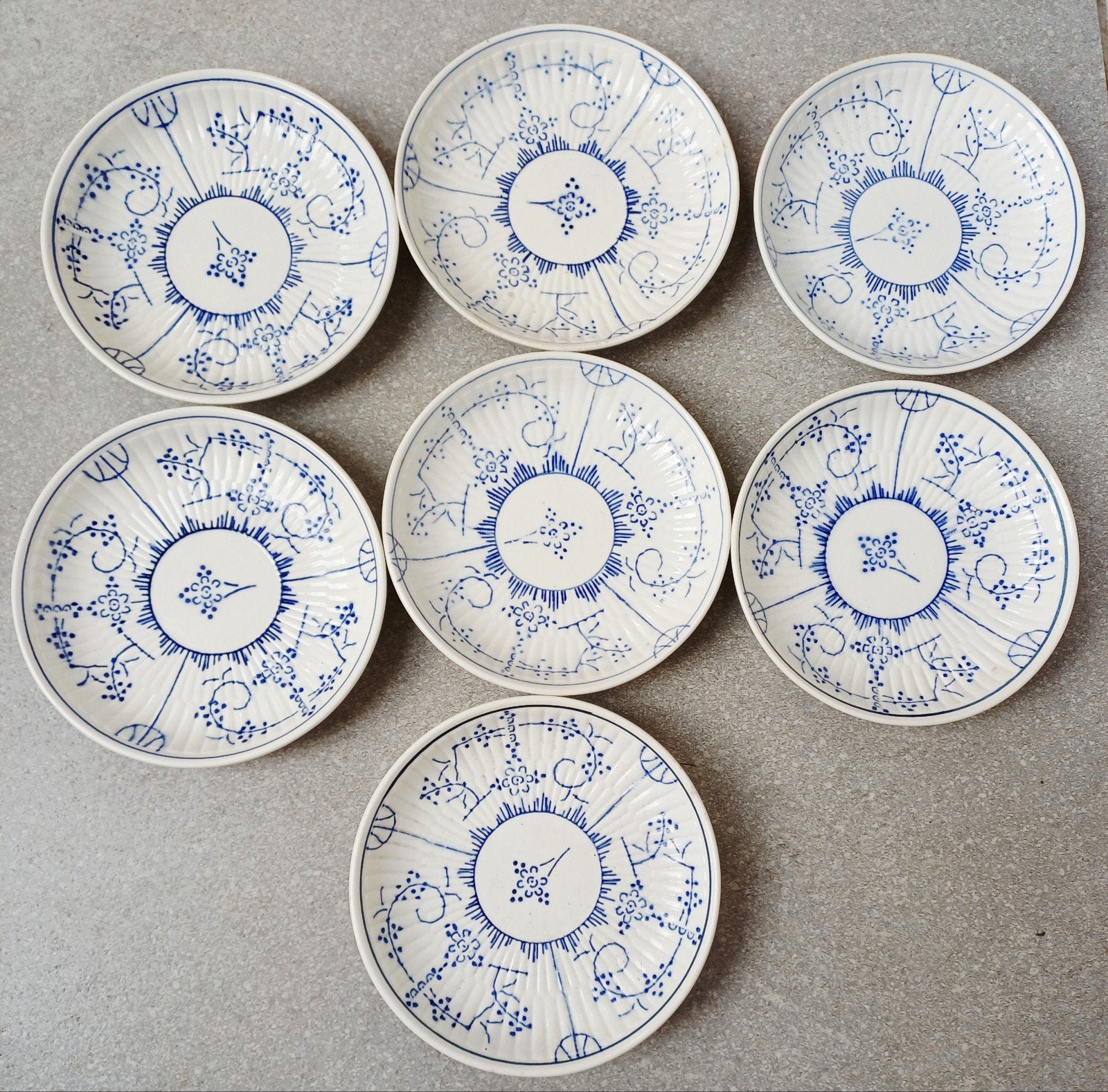 7 petites assiettes boch, Antiquités & Art, Enlèvement ou Envoi