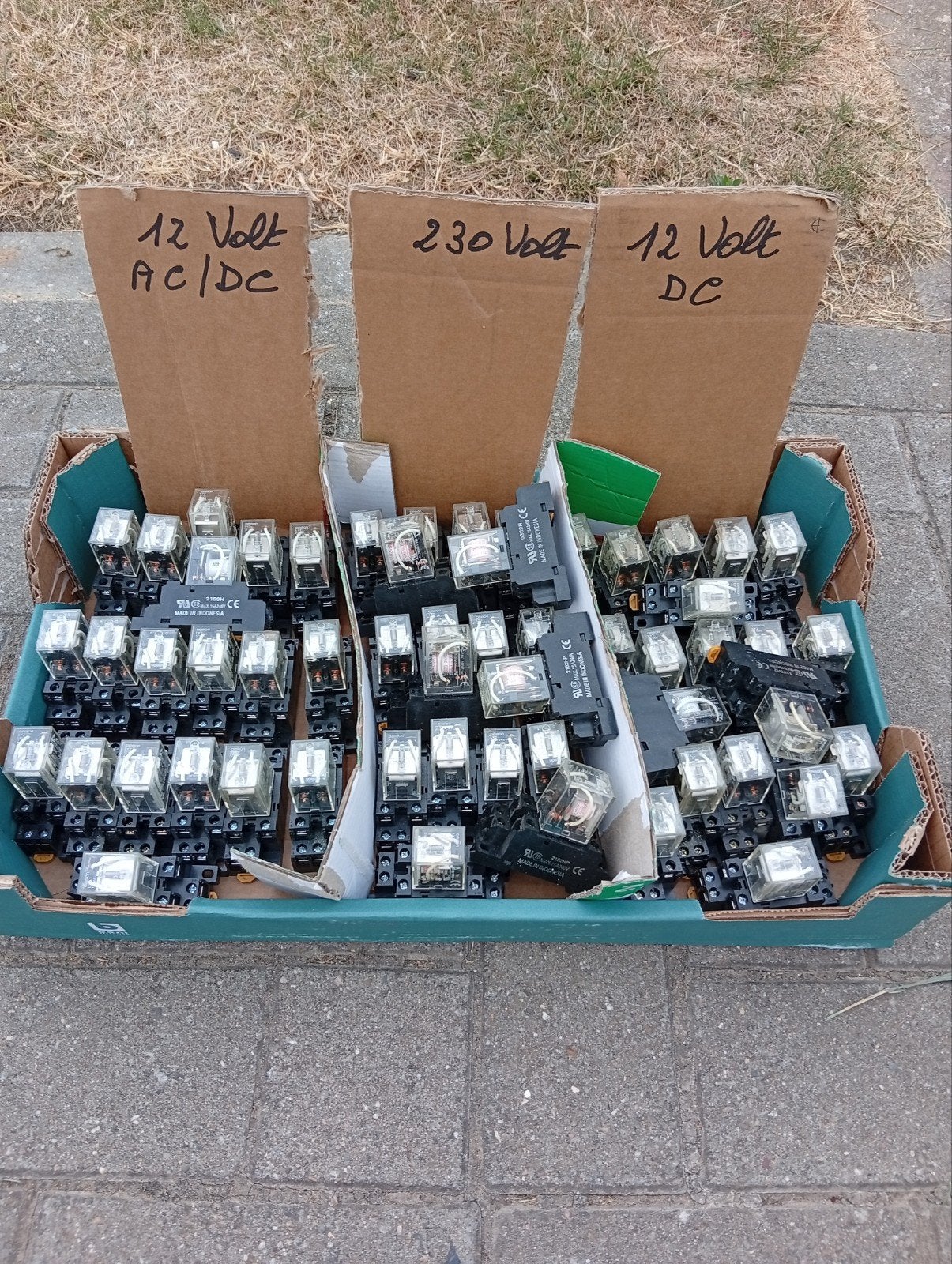 Relais Omron LY2 voor din rail, 12 en 230 Volt, Enlèvement, Interrupteur