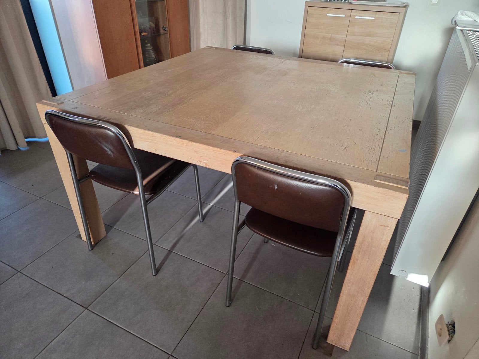 eettafel, zwaar! 145cm. met 4 stoelen, Ophalen, Gebruikt