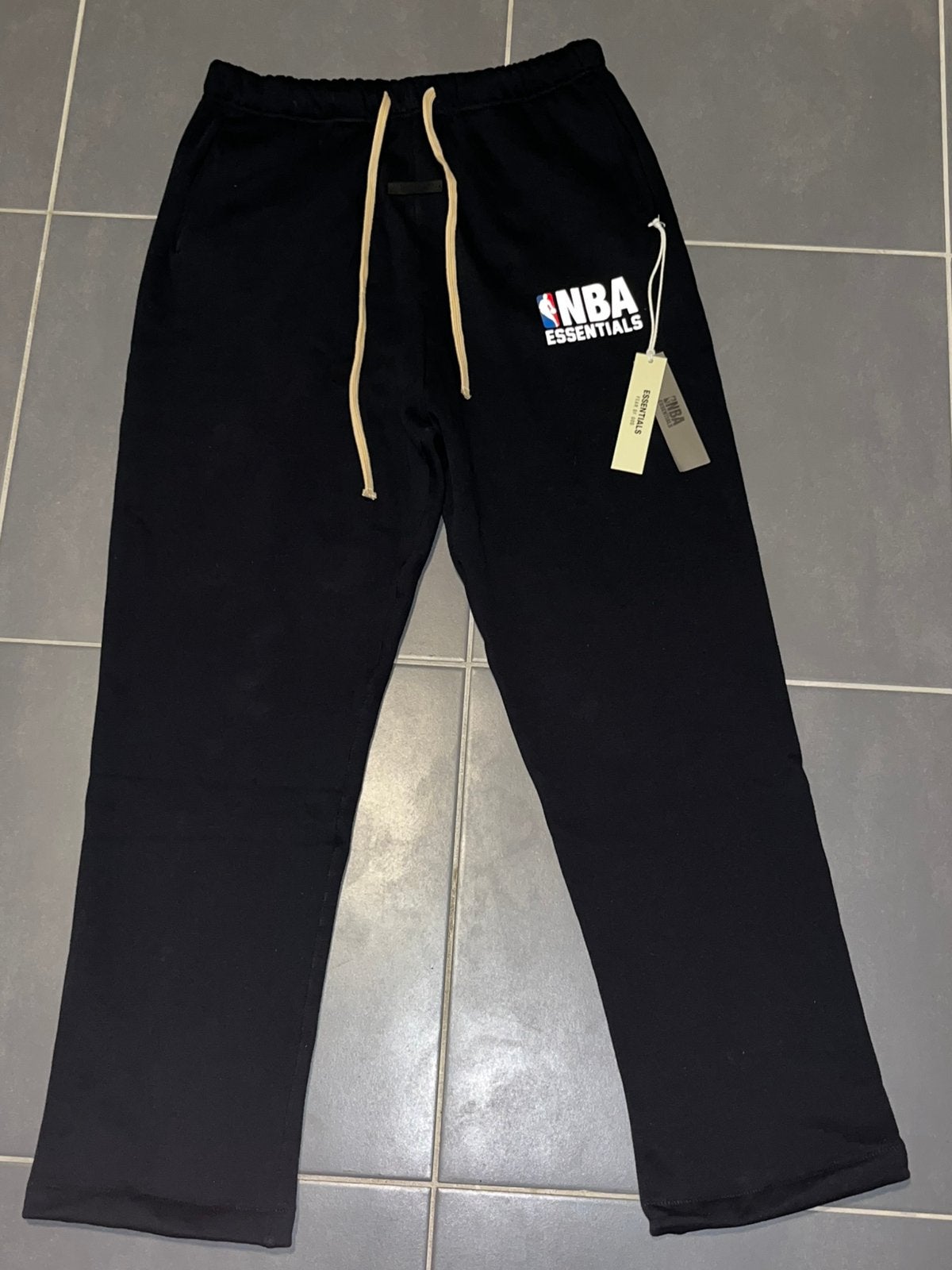 Zwarte NBA Essentials joggingbroek – Maat M – Met labels, Ophalen of Verzenden, Nieuw, Maat 48/50 (M), Zwart